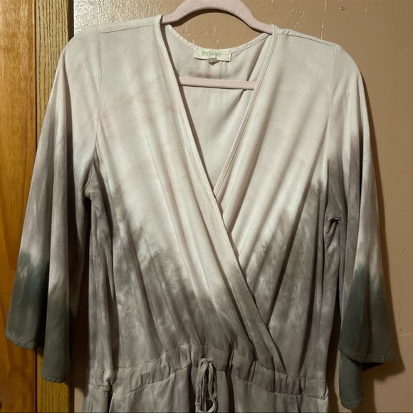 RIVER+SKY SIZE S romper w/pockets, 3/4 length bell sleeves, elastic waist w/tie - Picture 4 of 10